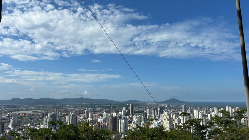 Calor predomina e instabilidade marca a semana no Vale do Itajaí